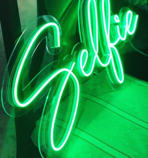selfie-green-neon-sign